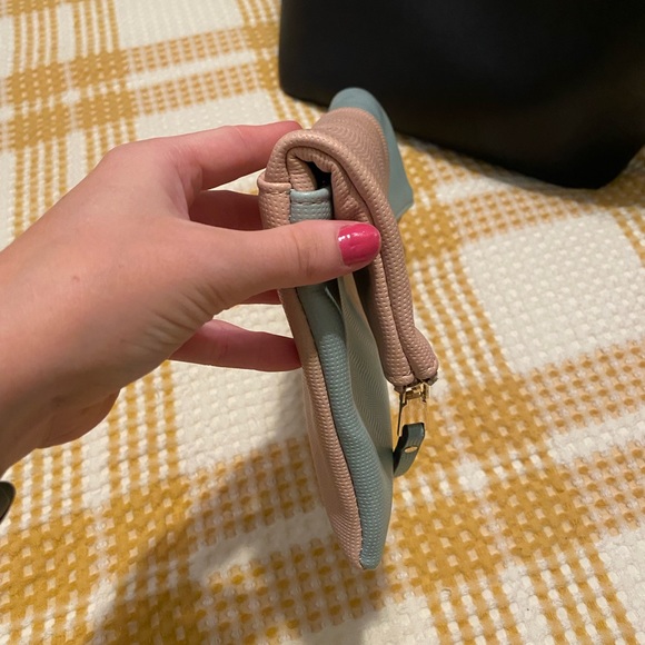 Cute design look alike purse! Perfect for summer and weddings - Picture 5 of 5